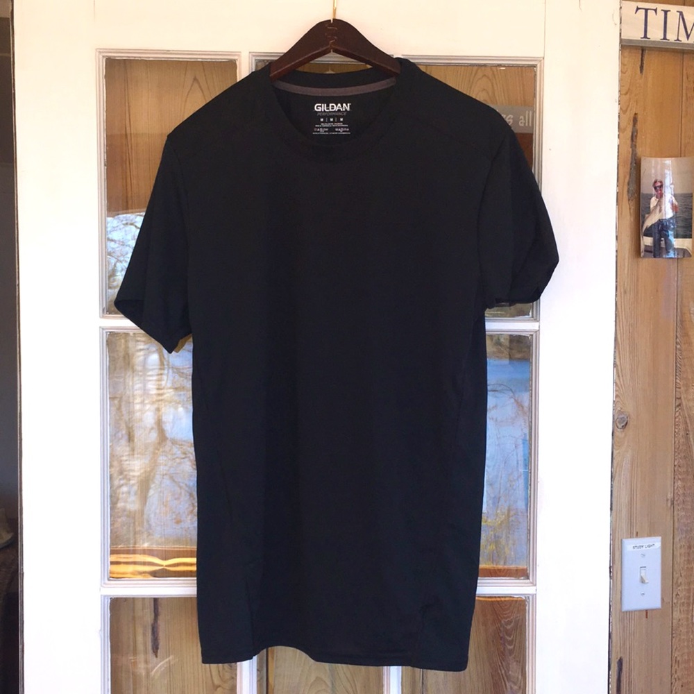Gildan performance men’s medium black. Excellent condition